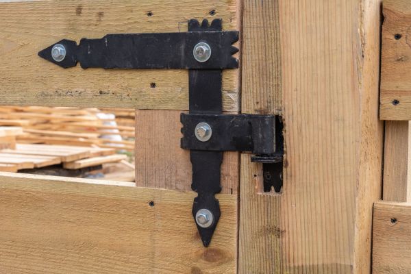 Gate Hinge Adjustment in Hilliard